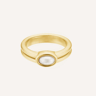 Oval pearl ring