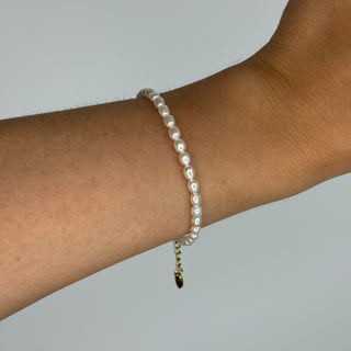 Tiny iris pearls armbånd